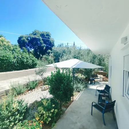 Garden Апартаменты Sutomiscica