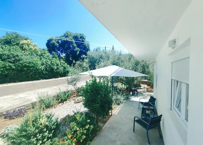 Garden Апартаменты Sutomiscica